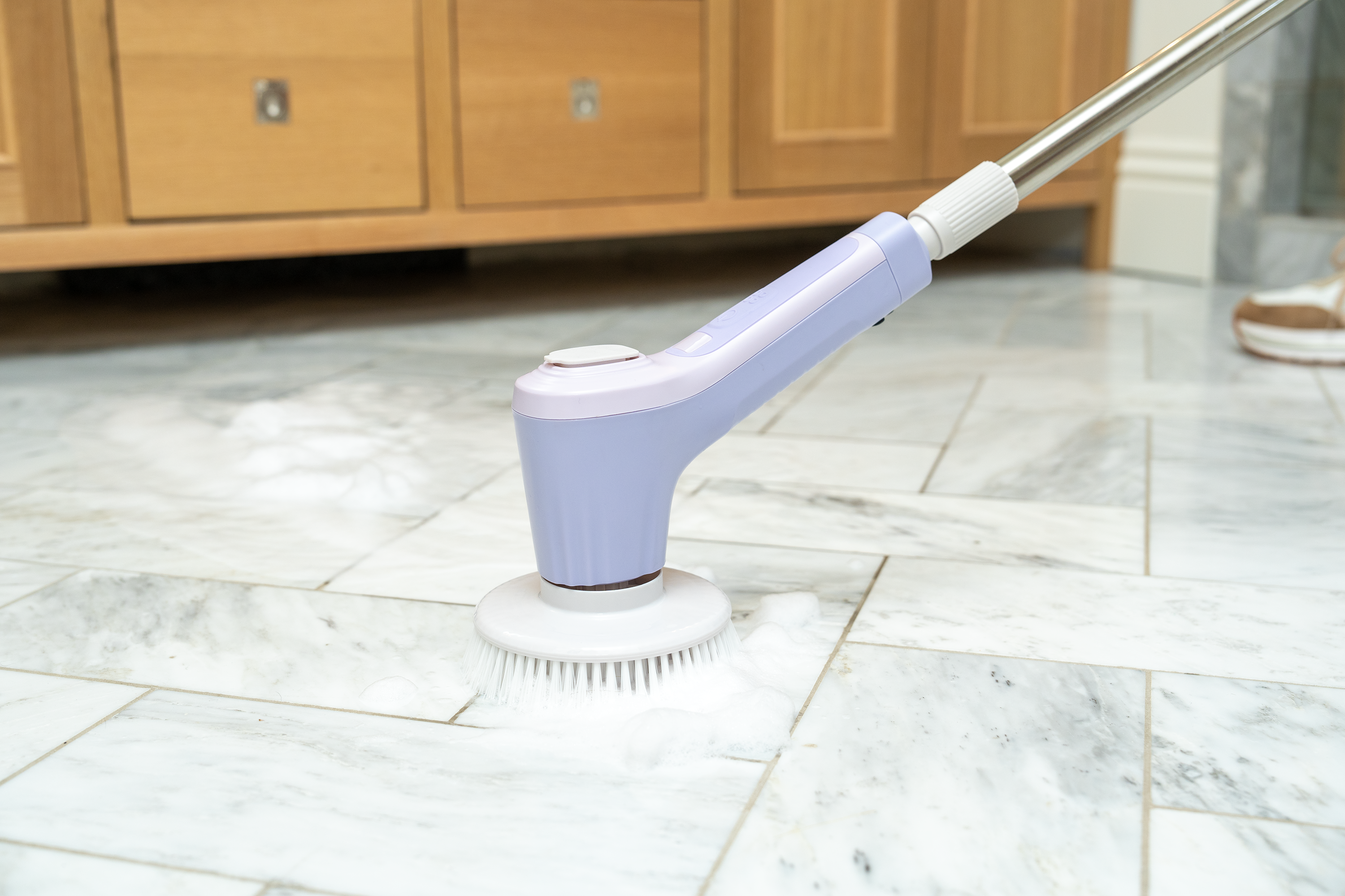 Power Scrubber with Cleanser Reservoir